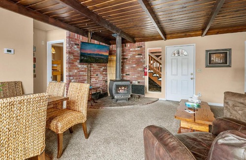 Big Bear Lake House | Bears Eye View - Steps to Bear Mountain Ski Resort!