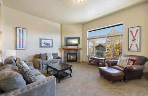 Bear Hollow Village House | Bears Lair Spacious Townhome with Private Hot Tub