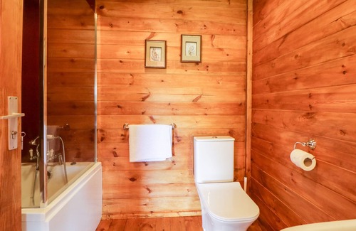Modbury Cottage | BEARSCOMBE VIEW, pet friendly, with pool in Modbury