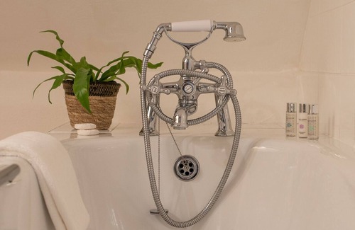 English Riviera Hotel | Bearslake Inn