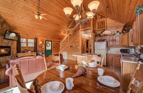 Gatlinburg - Pigeon Forge Villa | Bearway to Heaven by Jackson Mountain Homes