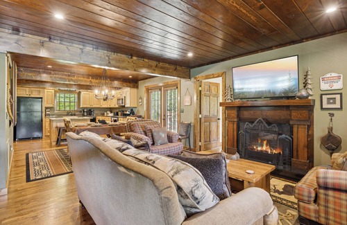 Wears Valley Cabin | Beary Cozy Easy Access 3br/2.5ba All The Charm Of The Smoky Mountains. Free WiFi