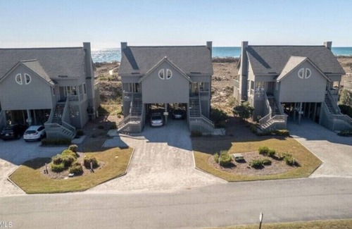 Topsail Beach House | Beatrice's Bungalow - Topsail Beach