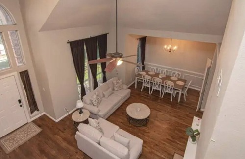 Midlothian House | Beatuiful 4 BR Corporate Home