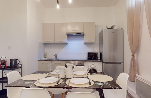 Poincare Apartment | beau bourg quartier halles 2br