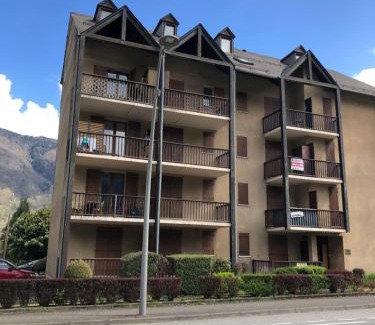 Bagneres-de-Luchon Apartment | Beau studio plus, refait à neuf, tout confort, classé 3 étoiles par le comité départemantal du tourisme de la Haute Garonne