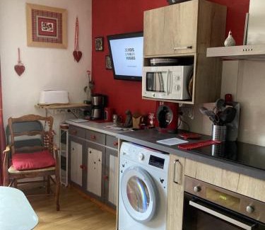 Bagneres-de-Luchon Apartment | Beau studio plus, refait à neuf, tout confort, classé 3 étoiles par le comité départemantal du tourisme de la Haute Garonne