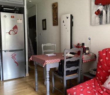Bagneres-de-Luchon Apartment | Beau studio plus, refait à neuf, tout confort, classé 3 étoiles par le comité départemantal du tourisme de la Haute Garonne