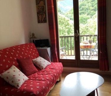 Bagneres-de-Luchon Apartment | Beau studio plus, refait à neuf, tout confort, classé 3 étoiles par le comité départemantal du tourisme de la Haute Garonne
