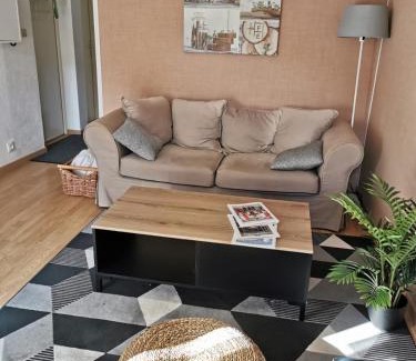 Bagneres-de-Luchon Apartment | Beau T3 place parking, vue dégagée proche centre