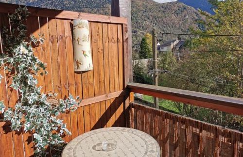 Bagneres-de-Luchon Apartment | Beau T3 place parking, vue dégagée proche centre