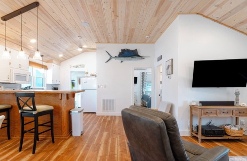 Morehead City Cottage | Beaufort Crystal Coast Cottage-Downtown & Pet Friendly