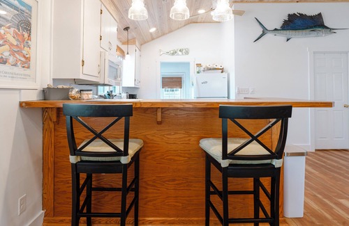 Morehead City Cottage | Beaufort Crystal Coast Cottage-Downtown & Pet Friendly