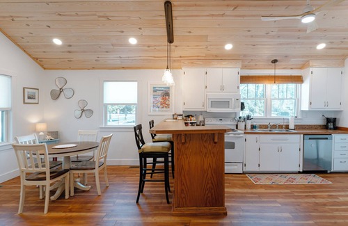 Morehead City Cottage | Beaufort Crystal Coast Cottage-Downtown & Pet Friendly