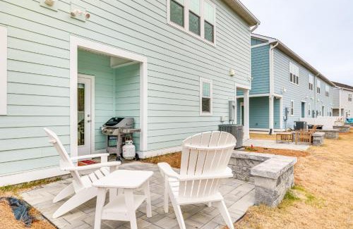 Morehead City House | Beaufort Townhome with Pool Access 2 Mi to Downtown