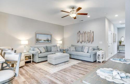 Morehead City House | Beaufort Townhome with Pool Access 2 Mi to Downtown