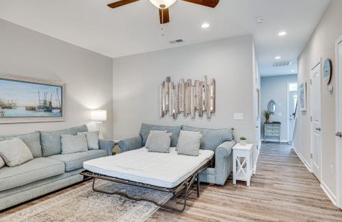 Morehead City House | Beaufort Townhome with Pool Access 2 Mi to Downtown