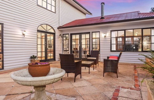 Beaumaris House | Beaumaris Grand Dame - Child & Pet friendly