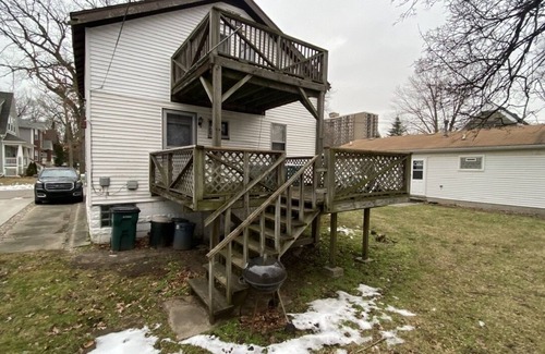 Royal Oak House | Beaumont Nurses or Dr’s need quarantine site? Downtown Royal Oak, charming 2bd