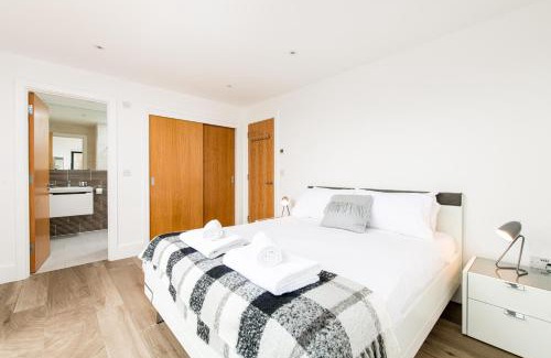 Holworth House | Beaumont Village 21 BV21 Silverlake Dorest