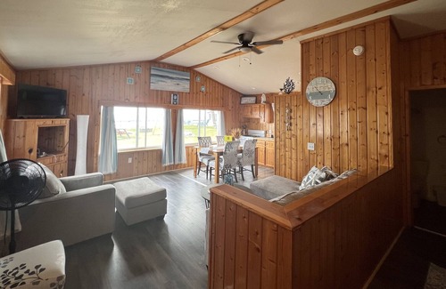 Oscoda Cabin | Beautiful lakefront Two Bedroom