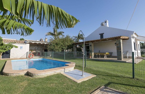 Conil de la Frontera House | Beautiful private villa with WIFI, private pool, A/C, TV, terrace, pets allowed and parking