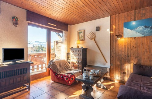 Le Bettex Apartment | Beautiful apartment for 4 people with WIFI, pool, TV, balcony, pets allowed and parking