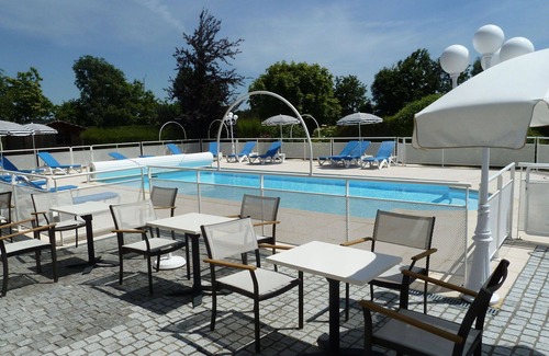 Saint-Jouan-des-Guerets Apartment | Beautiful apartment for 2 guests with WIFI, pool, TV and parking
