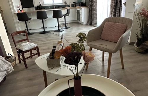 Saint-Mitre-les-Remparts Apartment | Beautiful contemporary apartment with all comforts in a quiet location