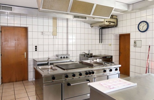 St. Valentin auf der Haide Apartment | Beautiful apartment for 32 people with WIFI, TV, balcony, pets allowed and parking