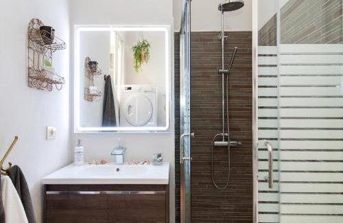 Las Palmas de Gran Canaria Apartment | Beautiful Beach Apartment M&B IV by Las Canteras by VillaGranCanaria