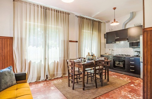 Capanne-Prato-Cinquale Apartment | Beautiful apartment for 6 guests with WIFI, A/C, TV, balcony and parking