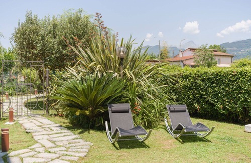 Capanne-Prato-Cinquale Apartment | Beautiful apartment for 6 guests with WIFI, A/C, TV, balcony and parking