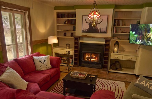 Mauricie Cottage | Beautiful country house by the river - 4.5 acres of private lot to enjoy nature.