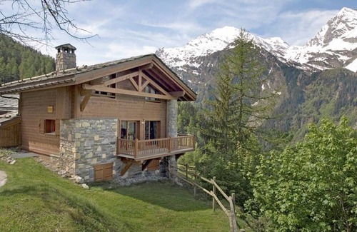 Sainte-Foy-Tarentaise Ski Chalet | Beautiful Chalet Morion with panoramic Mountain View only 2 min to slopes