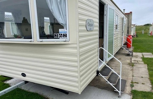 Walton on the Naze House | Beautiful 3-Bed Caravan in Walton on the Naze
