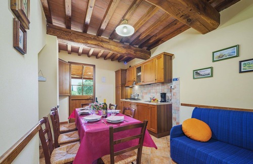 Orentano Apartment | Beautiful apartment for 7 people with WIFI, pool, A/C, TV, patio and parking