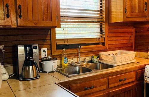 Oakridge Cottage | Beautiful 1 Bedroom Cottage With Oceanview