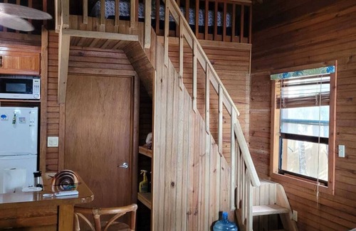 Oakridge Cottage | Beautiful 1 Bedroom Cottage With Oceanview
