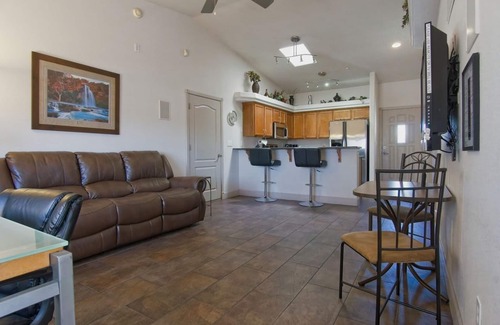Lake Havasu City Villa | Beautiful 1 Bdrm Villa! Overlooks Pool with 44' Deep 13'6" High Attached Garage
