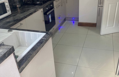 Wolverhampton Apartment | Beautiful 1-bed Apartment in Wolverhampton