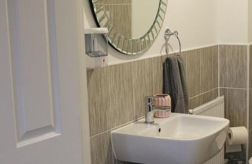 Peterborough House | Beautiful 1-Bed House in Peterborough