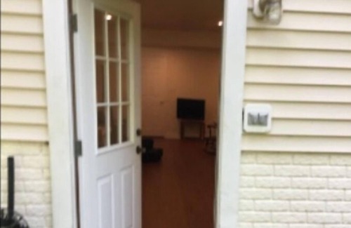 Frederick House | Beautiful 1 Bedroom Apartment