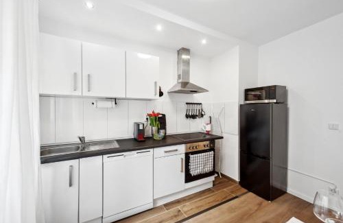 Barmen Apartment | Beautiful 1-Bedroom Apartment with Kitchen, King Bed and Free Wifi in Wuppertal
