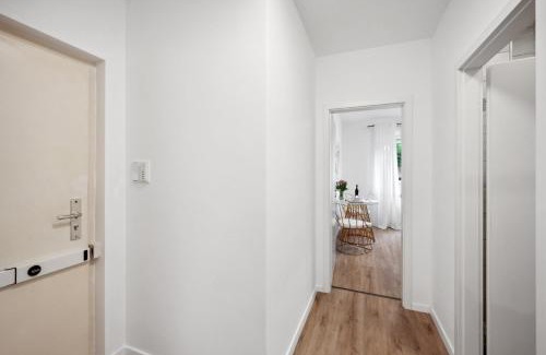 Barmen Apartment | Beautiful 1-Bedroom Apartment with Kitchen, King Bed and Free Wifi in Wuppertal