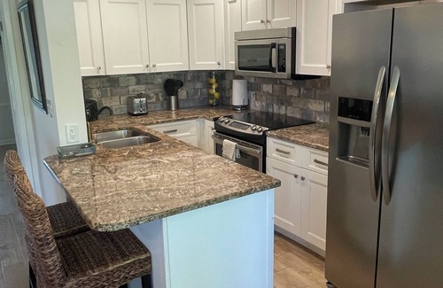 South Bradenton Condo | Beautiful 1 Bedroom Condo Fully Remodeled. Email For Details