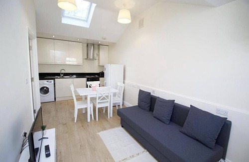 William Morris House | Beautiful 1 bedroom flat 7 minutes walk away from Blackhorse Road Station.