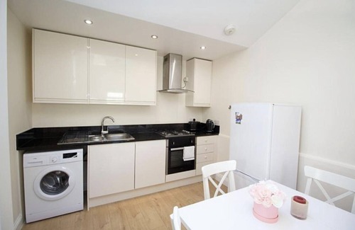William Morris House | Beautiful 1 bedroom flat 7 minutes walk away from Blackhorse Road Station.