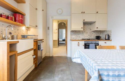 Bonnington Apartment | Beautiful 1 Bedroom Flat in Vibrant Stockbridge