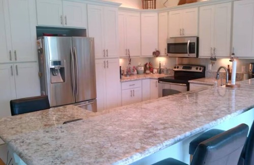 Kailua House | Beautiful 1-bedroom house in charming Kailua with AC, WiFi and private pool